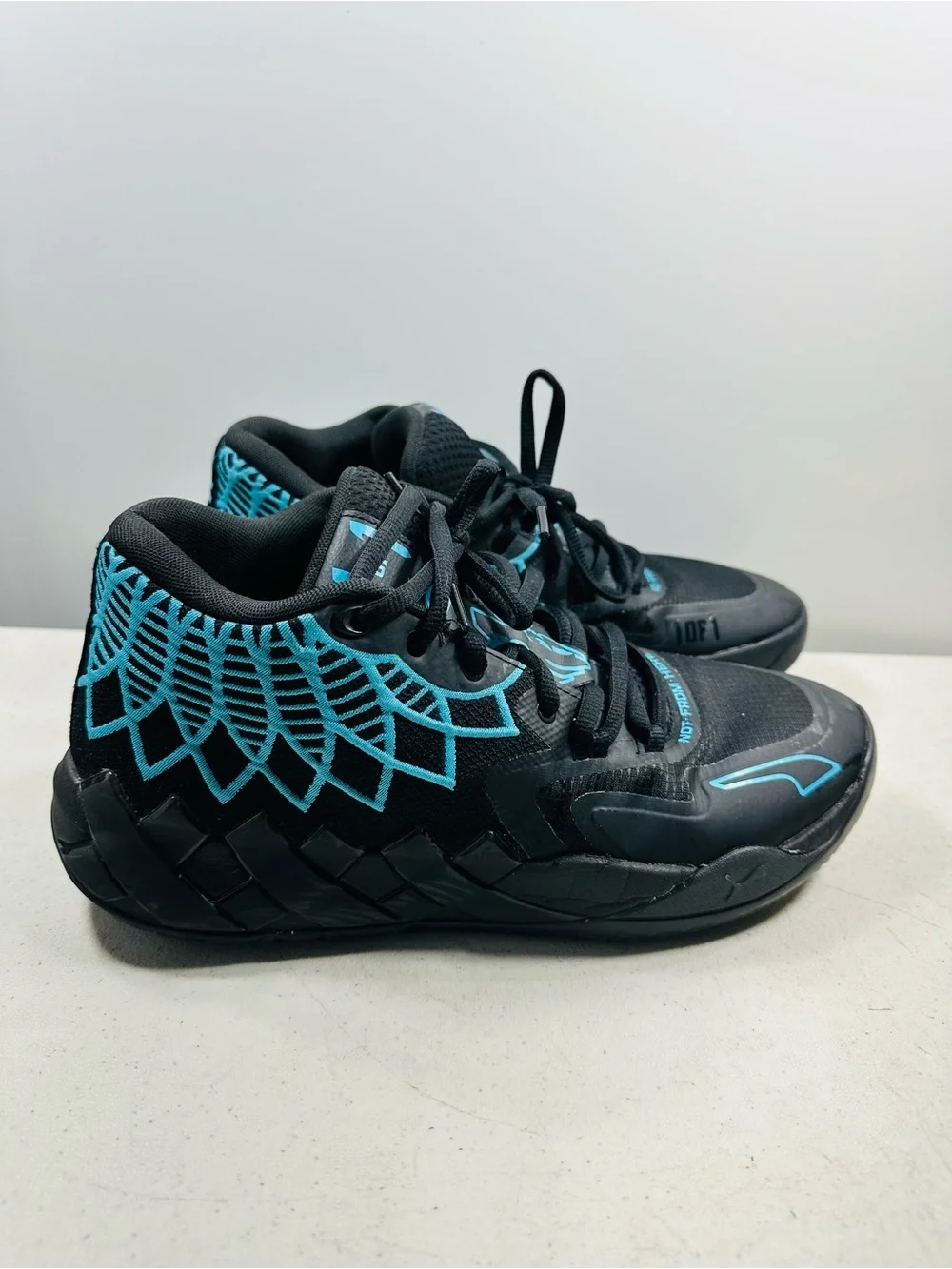 Puma lace up